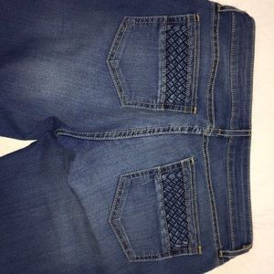 Guess jeans. Size 28. Adorable back pockets!